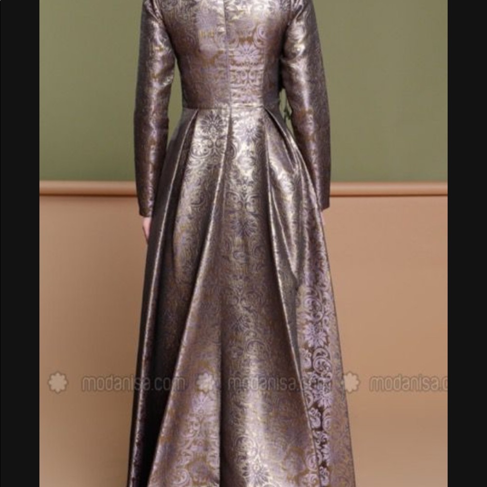 Dress - Picture 2 of 5